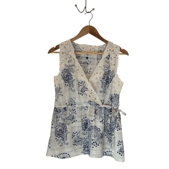 NWOT CAbi veranda blue paisley top - Picture 2 of 8